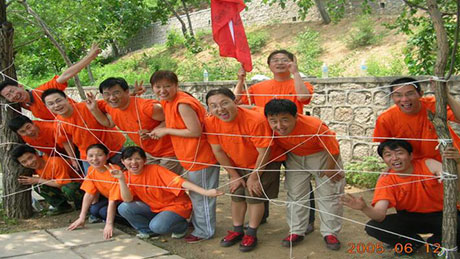 高效的工作，，，，，，，快乐的生活，，，，，，，参与团队协作拓展训练