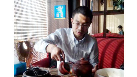 高川--湖南农大动物营养硕士
现任：饲料技术经理，，，，，，进入资源大家庭，，，，，，得到很多老师的帮助，，，，，，也更加清楚了自己的位置和方向。。。。。。。以前人生的种种经历，，，，，，在此时才发现它的价值。。。。。。。